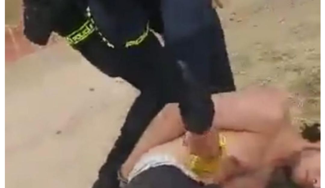 Presunto abuso por parte de la policía en Villa de Leyva Presunto abuso por parte de la policía en Villa de Leyva