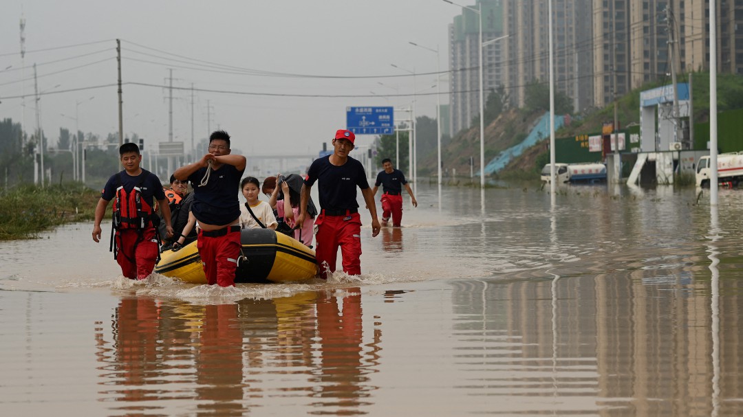 Lluvias e inundaciones dejan 90 muertos en India y China