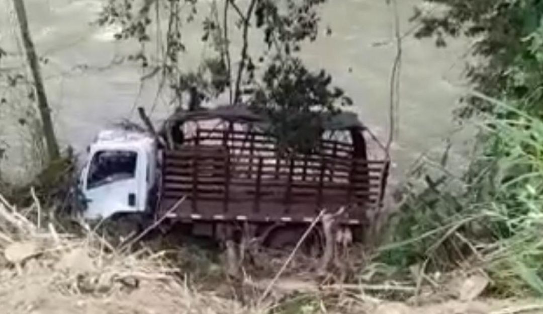 El hecho sucedió antes de la entrada a la vereda Tibolí, sitio Remolinos, sector de Las Peñas, adelante del Balneario La Cascada a cuatro kilómetros del Corregimiento de Ceylán, en el municipio de Bugalagrande. El hecho sucedió antes de la entrada a la vereda Tibolí, sitio Remolinos, sector de Las Peñas, adelante del Balneario La Cascada a cuatro kilómetros del Corregimiento de Ceylán, en el municipio de Bugalagrande.