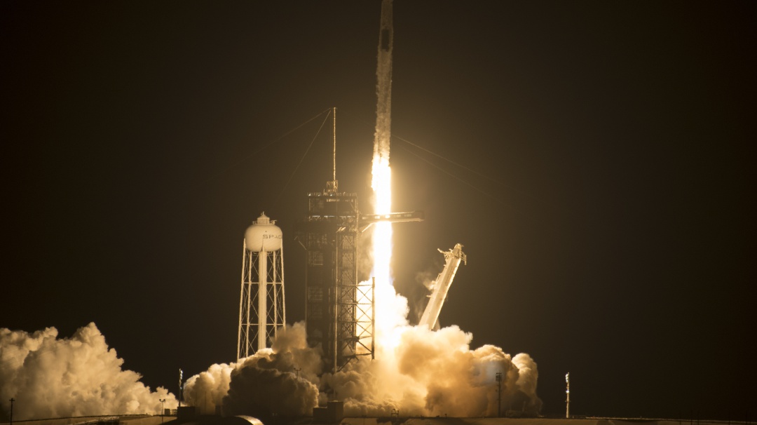 NASA escoge a SpaceX para explorar la luna Europa de Júpiter