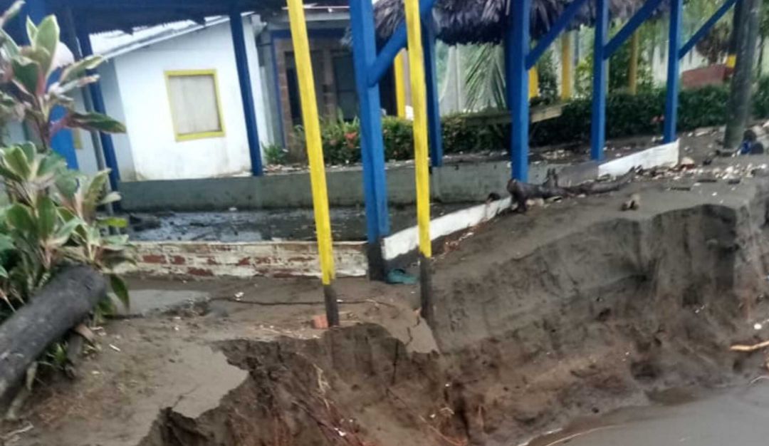 Playas afectadas por el fuerte oleaje Playas afectadas por el fuerte oleaje