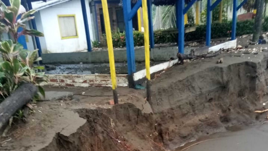 Fuerte oleada en el Pacífico se llevó algunas viviendas en la Bocana