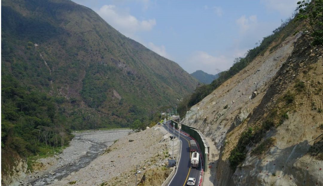Obras en vía Bogotá- Villavicencio Obras en vía Bogotá- Villavicencio