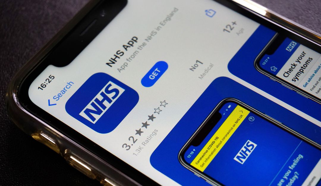 El sistema sanitario británico previamente ha lanzado aplicaciones para informar a la población. El sistema sanitario británico previamente ha lanzado aplicaciones para informar a la población.