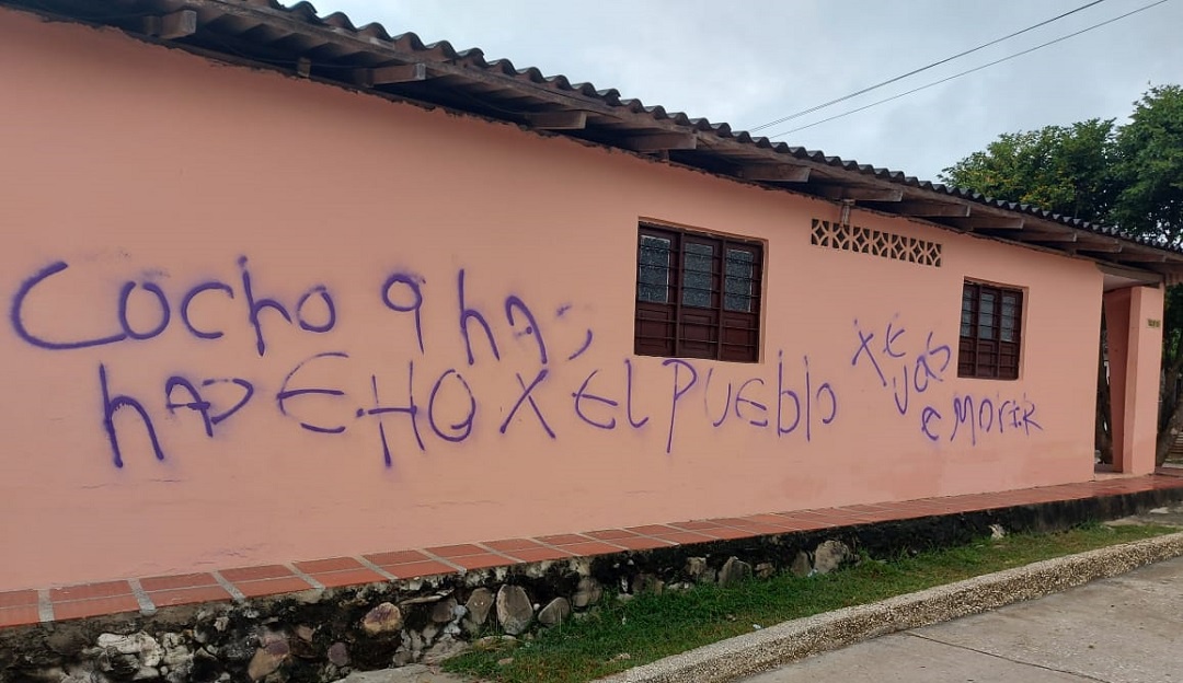 Grafitis con mensaje amenazante. Cortesía: Concejal Fernando Jiménez Grafitis con mensaje amenazante. Cortesía: Concejal Fernando Jiménez