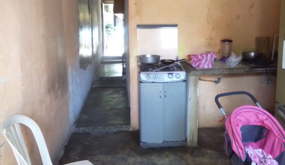La vivienda donde reside la madre soltera Paola Cera en el barrio La Chinita. La vivienda donde reside la madre soltera Paola Cera en el barrio La Chinita.