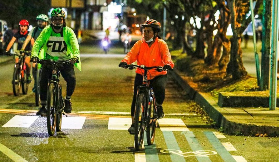 Ciclovida nocturna en Manizales Ciclovida nocturna en Manizales