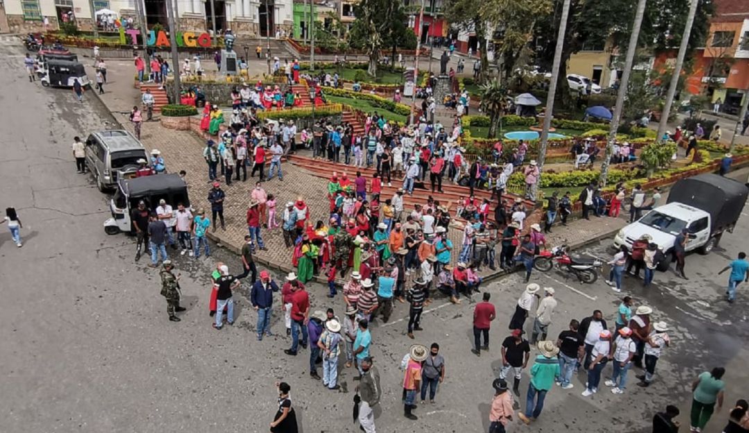 Las autoridades de Antioquia reconocen esta emergencia humanitaria como la más grande reportada en un solo municipio en la historia del departamento. Las autoridades de Antioquia reconocen esta emergencia humanitaria como la más grande reportada en un solo municipio en la historia del departamento.