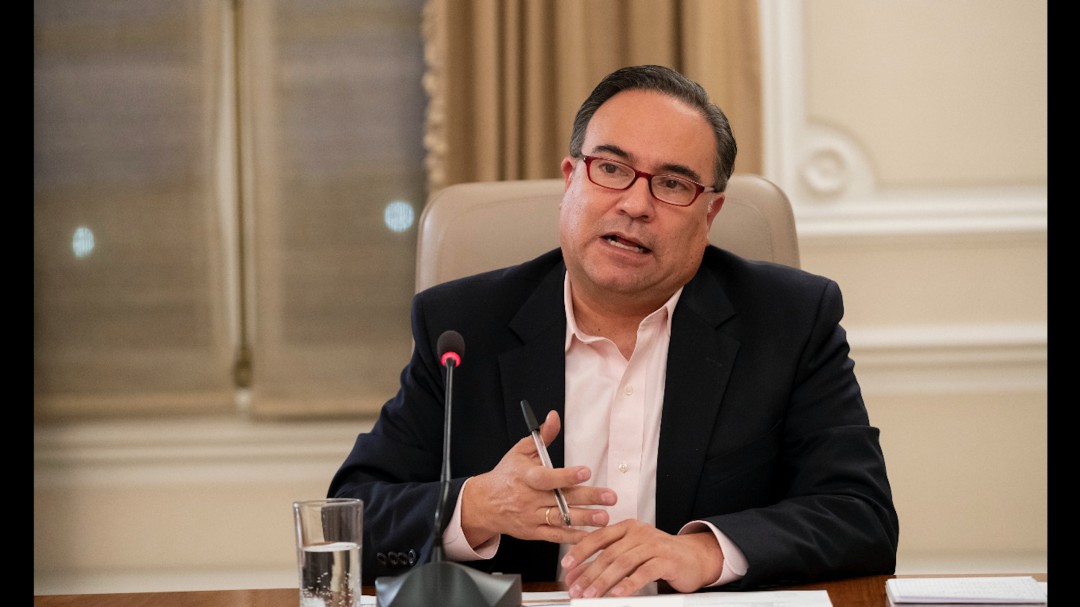 Embajador Plata admite que se equivocó en declaraciones sobre escritores