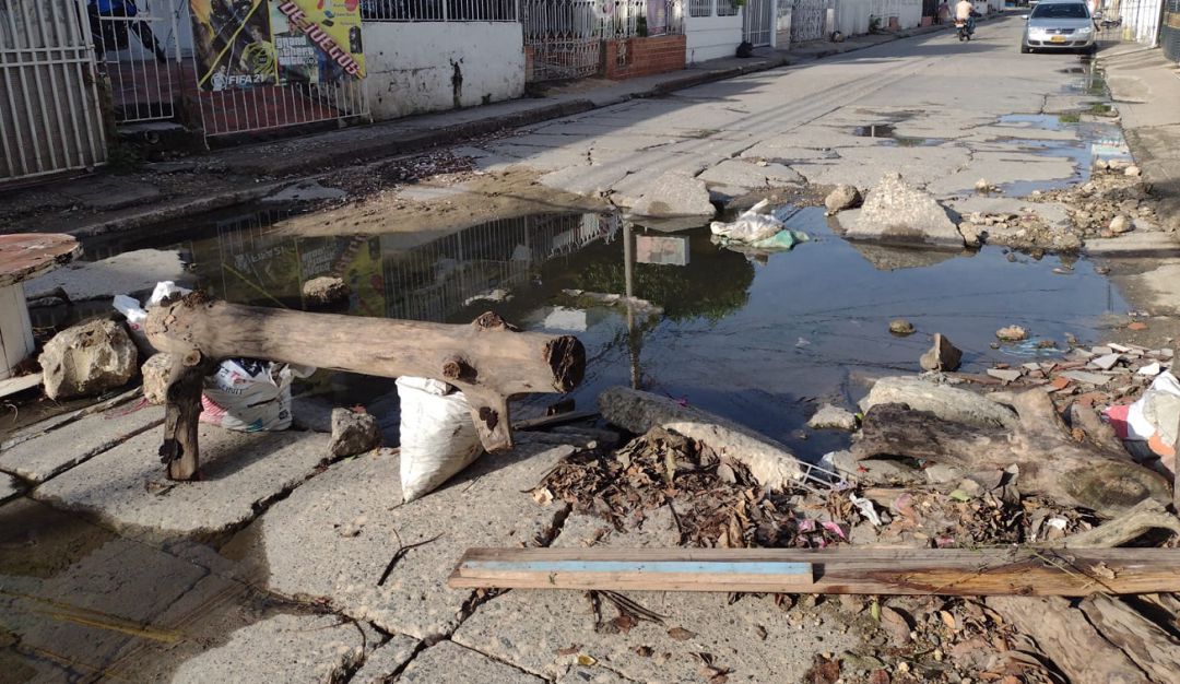 El cerramiento realizado por la comunidad ya completó un mes y secretaría de infraestructura no inicia los trabajos El cerramiento realizado por la comunidad ya completó un mes y secretaría de infraestructura no inicia los trabajos