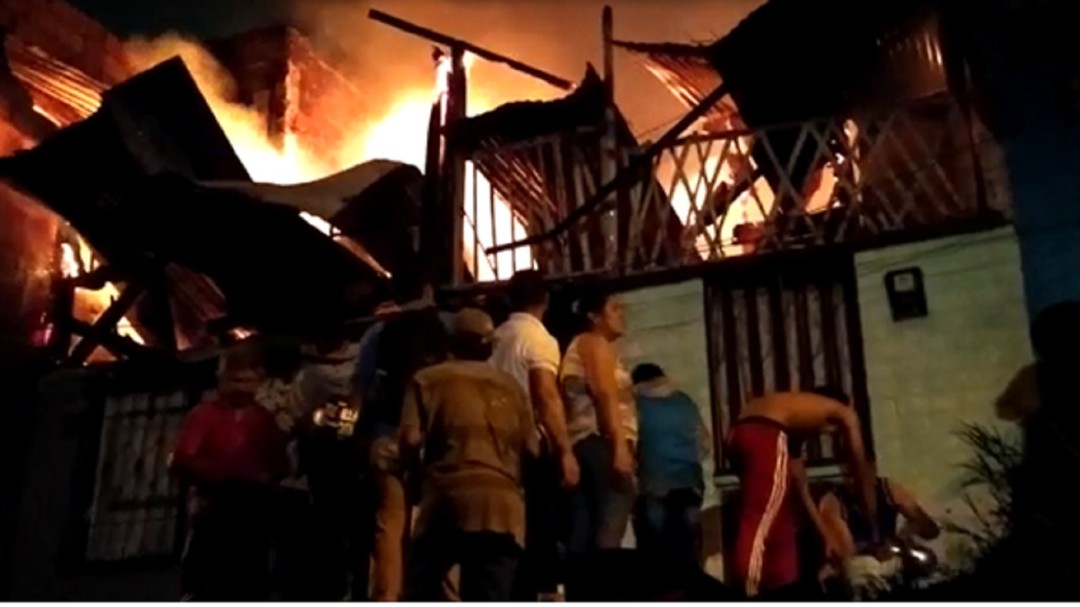 25 Personas damnificadas por incendio en barrio La Mariela en Armenia