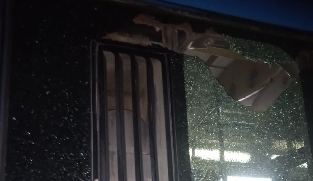 14 buses del MIO vandalizados 14 buses del MIO vandalizados