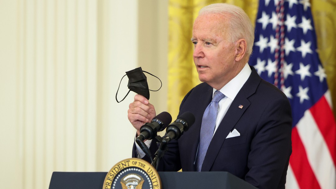 Biden pidió a gobiernos locales pagar $100 USD para quienes se vacunen