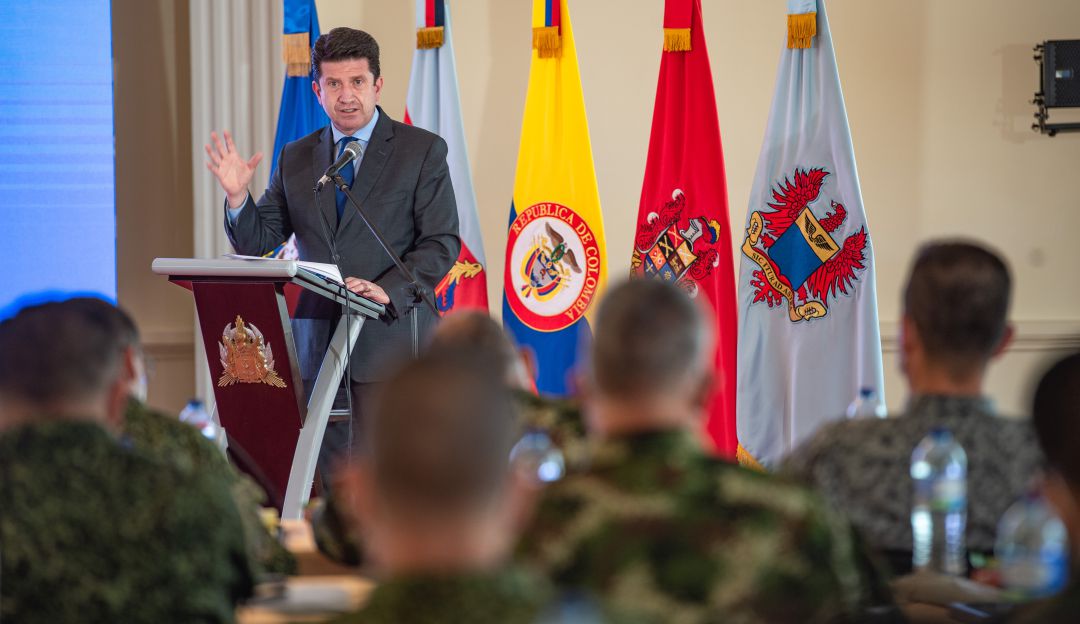 Esta semana se habían retirado del Ejército dos altos oficiales. Esta semana se habían retirado del Ejército dos altos oficiales.