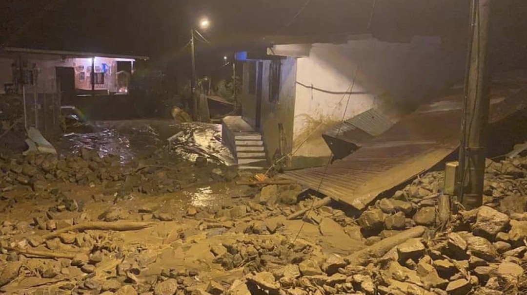 Tres personas desaparecidas tras avenida torrencial en Briceño