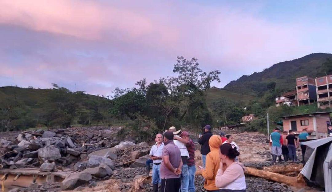 Las lluvias durante la madrugada del sábado dejaron 100 personas afectadas por desbordamiento de quebrada Las lluvias durante la madrugada del sábado dejaron 100 personas afectadas por desbordamiento de quebrada