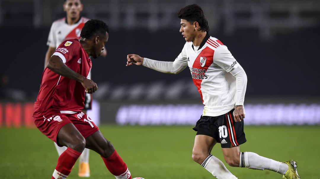 Con Carrascal los 90 minutos, River empató en casa con Huracán