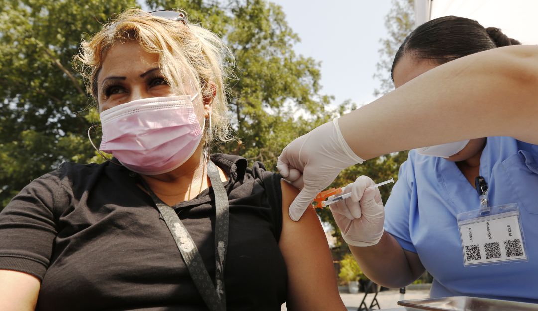 Aumento de vacunación contra Covid-19 en Estados Unidos. Aumento de vacunación contra Covid-19 en Estados Unidos.