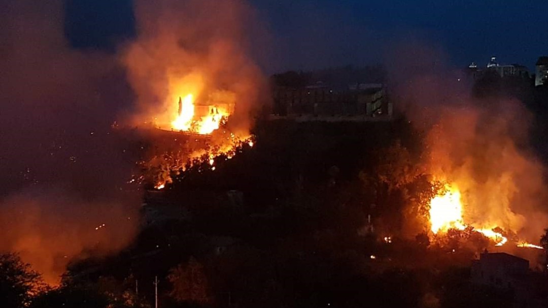 Incendios en Italia desplazan 800 personas