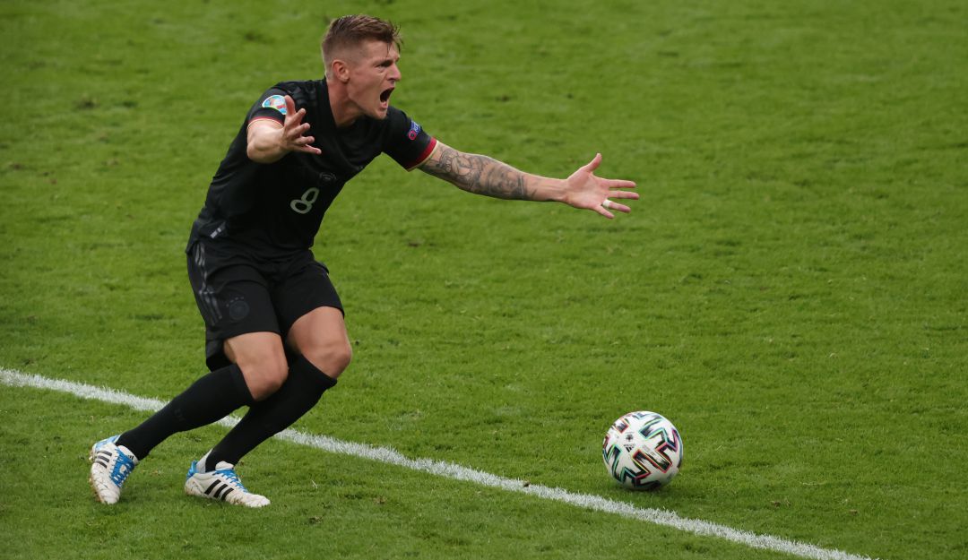 Toni Kroos durante su participación en la Eurocopa con Alemania. Toni Kroos durante su participación en la Eurocopa con Alemania.