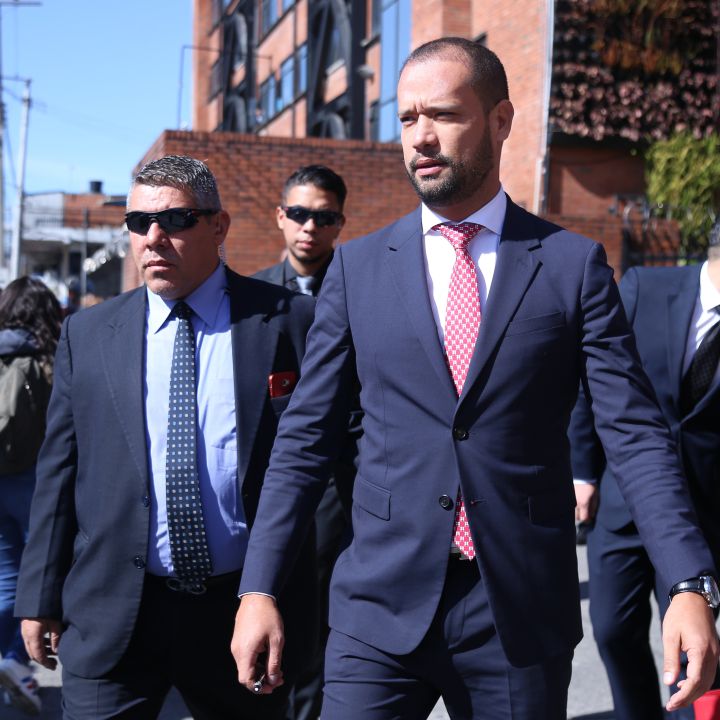 El abogado Diego Cadena seguirá en detención domiciliaria