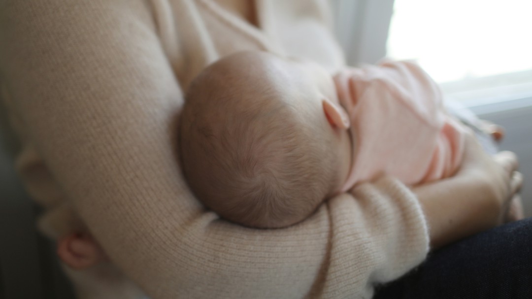 Solo 36% de niños menores de 6 meses reciben leche materna