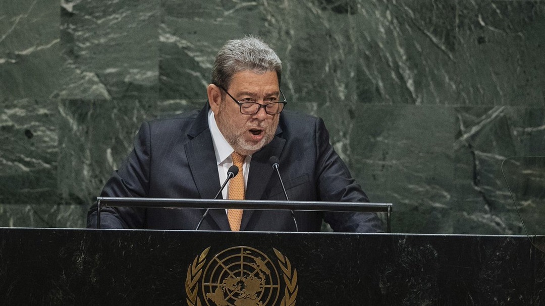 Hieren al primer ministro de San Vicente y las Granadinas con una piedra