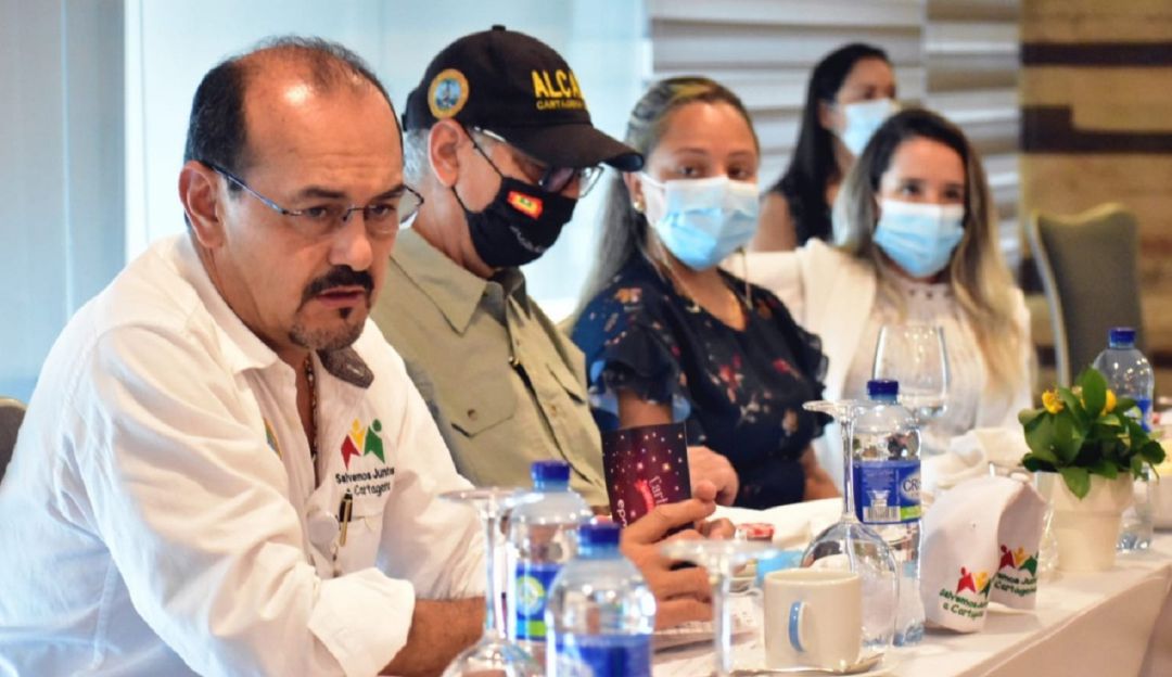 La Alcaldía y el sector privado se reunieron para articular esfuerzos y así llevar iluminación navideña a muchos rincones de la ciudad La Alcaldía y el sector privado se reunieron para articular esfuerzos y así llevar iluminación navideña a muchos rincones de la ciudad