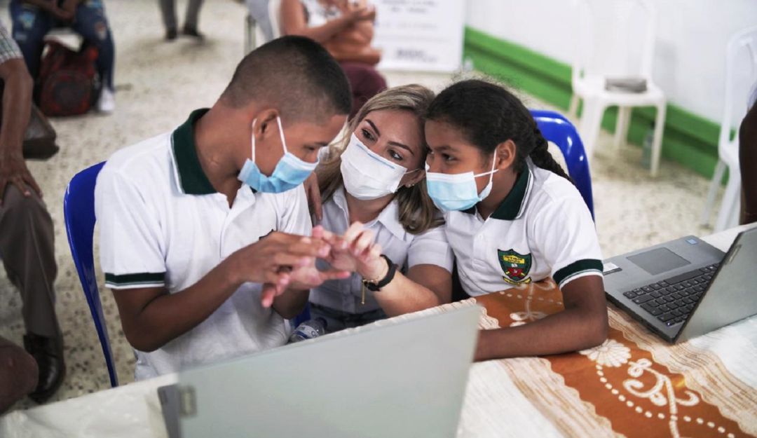 Estos equipos tienen tecnología especializada para su proceso formativo. La entrega se realizó en el municipio de Turbaco Estos equipos tienen tecnología especializada para su proceso formativo. La entrega se realizó en el municipio de Turbaco