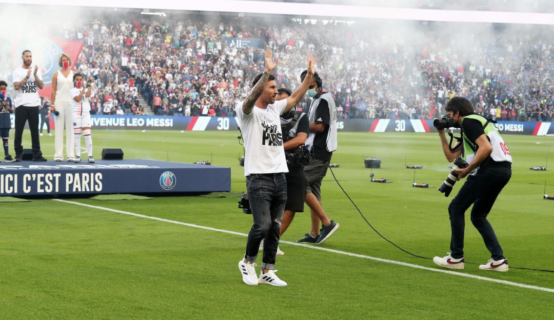 Lionel Messi presentando como nuevo jugador del París Saint-Germain en el Parque de los Príncipes Lionel Messi presentando como nuevo jugador del París Saint-Germain en el Parque de los Príncipes