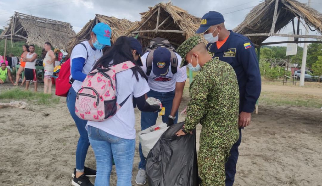 Jornada de limpieza en la playa de Caño dulce Jornada de limpieza en la playa de Caño dulce