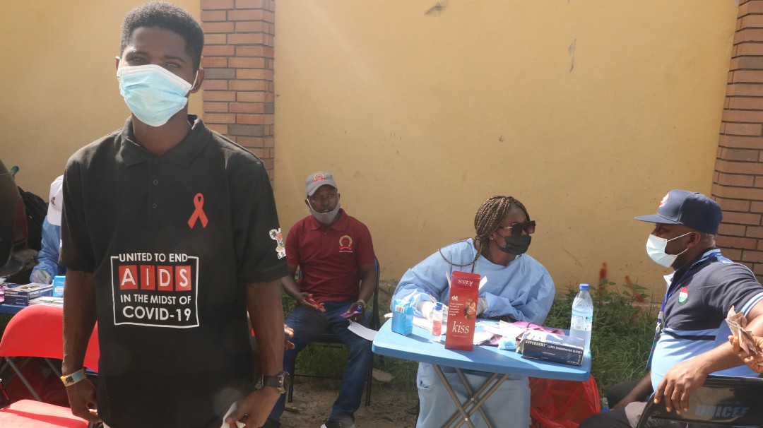 Moderna prepara ensayo de vacunas contra VIH con misma tecnología de COVID