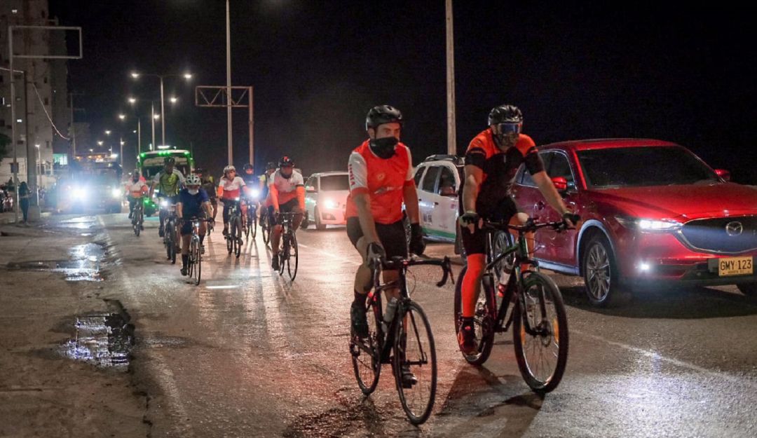 La actividad contó con la participación del alcalde William Dau y varios clubes de ciclistas de la ciudad La actividad contó con la participación del alcalde William Dau y varios clubes de ciclistas de la ciudad