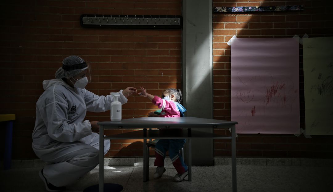 Con proyecto de ley proponen destinar ayudas económicas a los menores de edad que hayan perdido a sus padres a causa del COVID-19 Con proyecto de ley proponen destinar ayudas económicas a los menores de edad que hayan perdido a sus padres a causa del COVID-19
