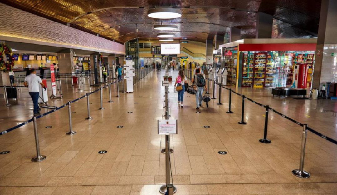 La aerolínea aseguró que los pasajeros podrán aceptar el nuevo itinerario propuesto, elegir una nueva fecha o la devolución del valor del tiquete. La aerolínea aseguró que los pasajeros podrán aceptar el nuevo itinerario propuesto, elegir una nueva fecha o la devolución del valor del tiquete.