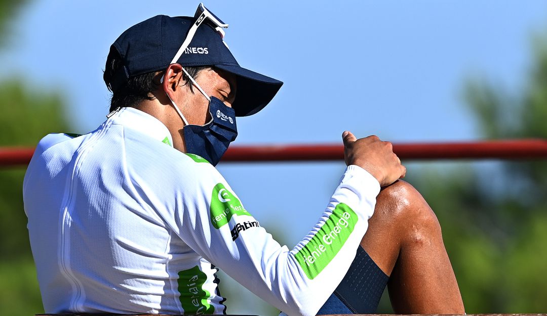 Egan Bernal luce la camiseta blanca como mejor corredor joven de La Vuelta a España. Egan Bernal luce la camiseta blanca como mejor corredor joven de La Vuelta a España.