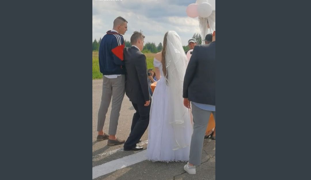 Hombre ebrio e inconsciente en su matrimonio. Hombre ebrio e inconsciente en su matrimonio.