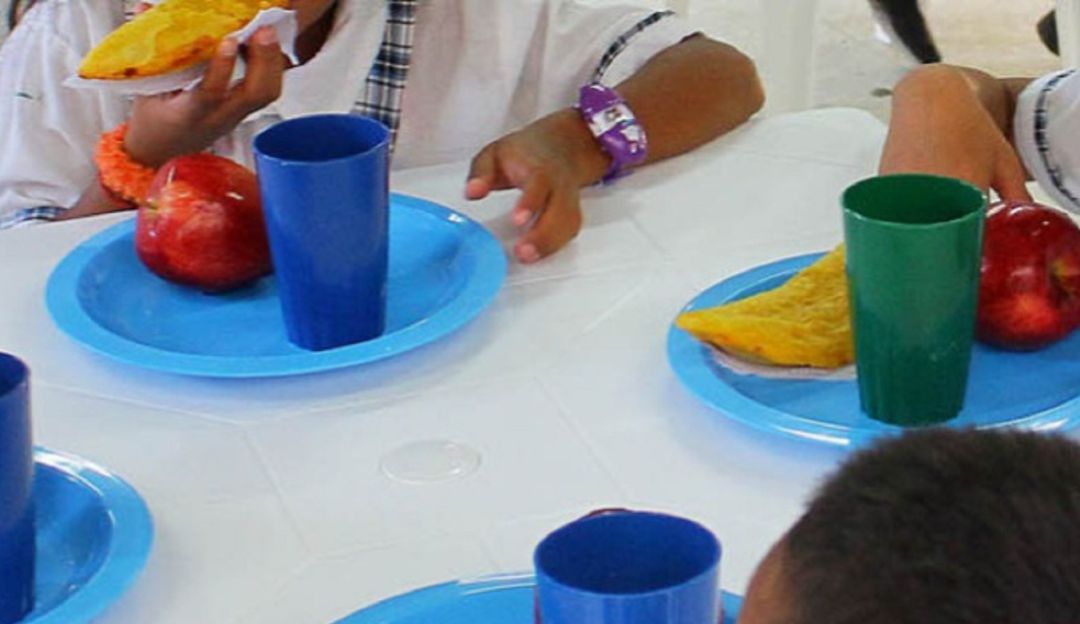 El contralor general hizo un llamado de atención a los contratistas para que los niños reciban el alimento completo. El contralor general hizo un llamado de atención a los contratistas para que los niños reciban el alimento completo.