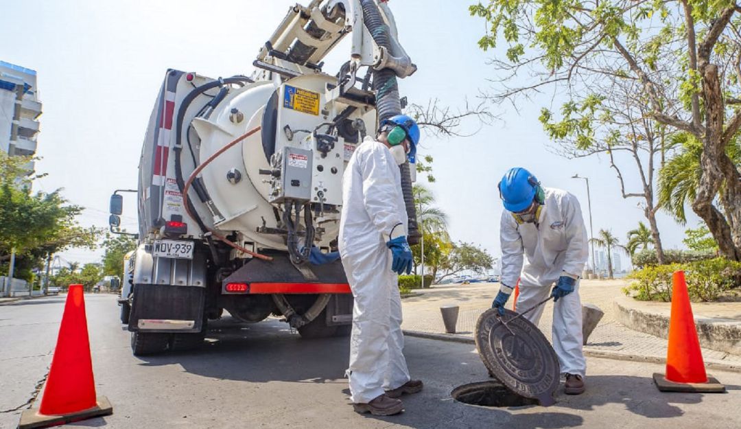 Las lluvias han incrementado los trabajos de desobstrucción por alta cantidad de basuras y escombros que hay en las redes Las lluvias han incrementado los trabajos de desobstrucción por alta cantidad de basuras y escombros que hay en las redes