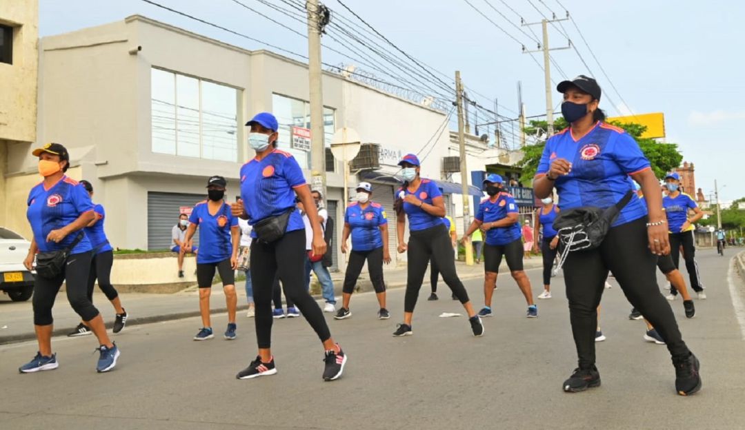 Unas 900 personas llegaron en bicicleta, patines, monopatines o simplemente caminaron seis kilómetros de esta importante vía de la ciudad Unas 900 personas llegaron en bicicleta, patines, monopatines o simplemente caminaron seis kilómetros de esta importante vía de la ciudad