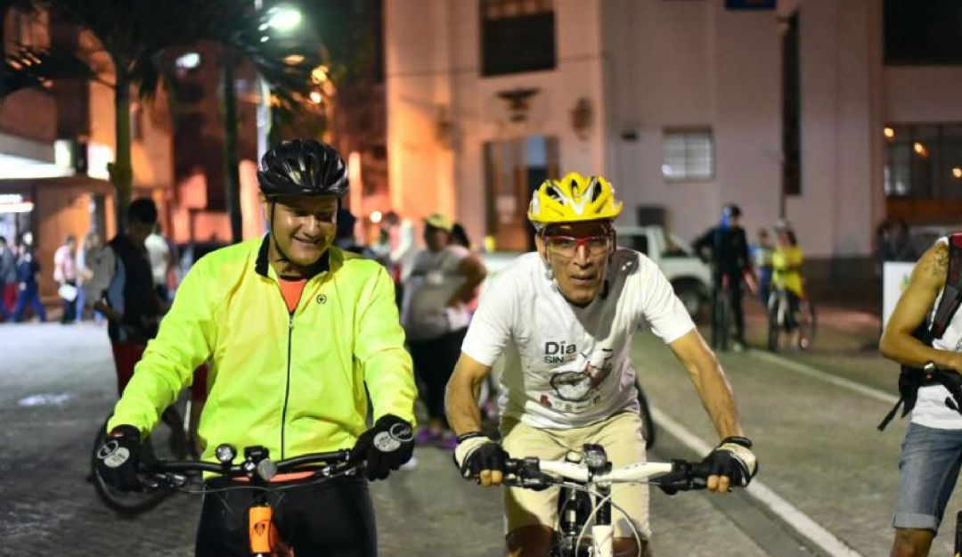 Recorrido en bicicleta por el centro de la ciudad Recorrido en bicicleta por el centro de la ciudad