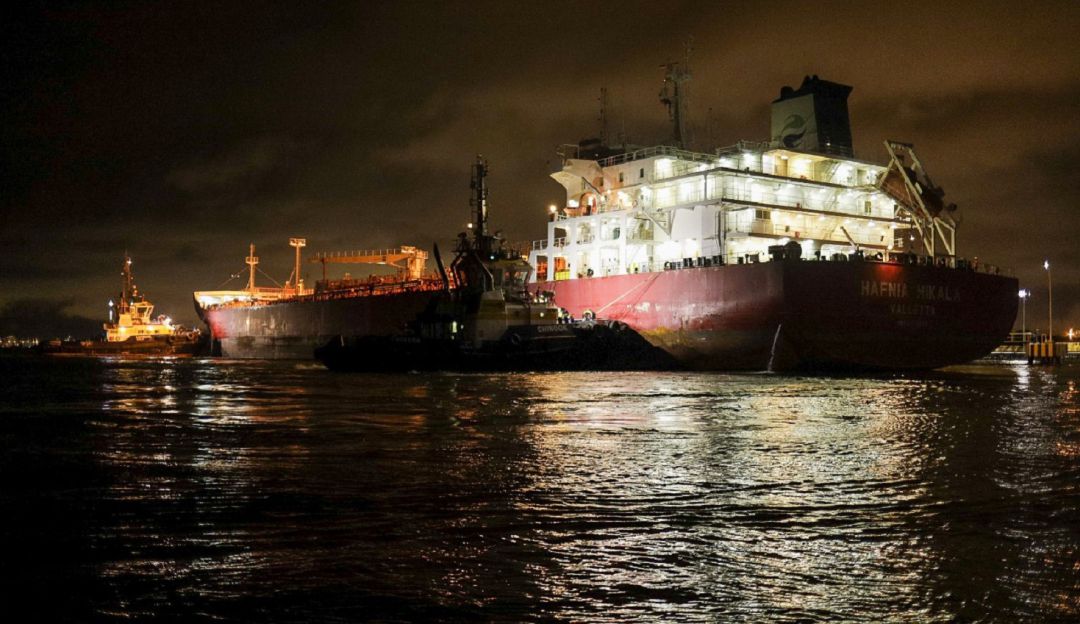 111 mil barriles se recibieron en el terminal marítimo de la refinería de Cartagena y 114 mil barriles se entregarán en Barranquilla 111 mil barriles se recibieron en el terminal marítimo de la refinería de Cartagena y 114 mil barriles se entregarán en Barranquilla