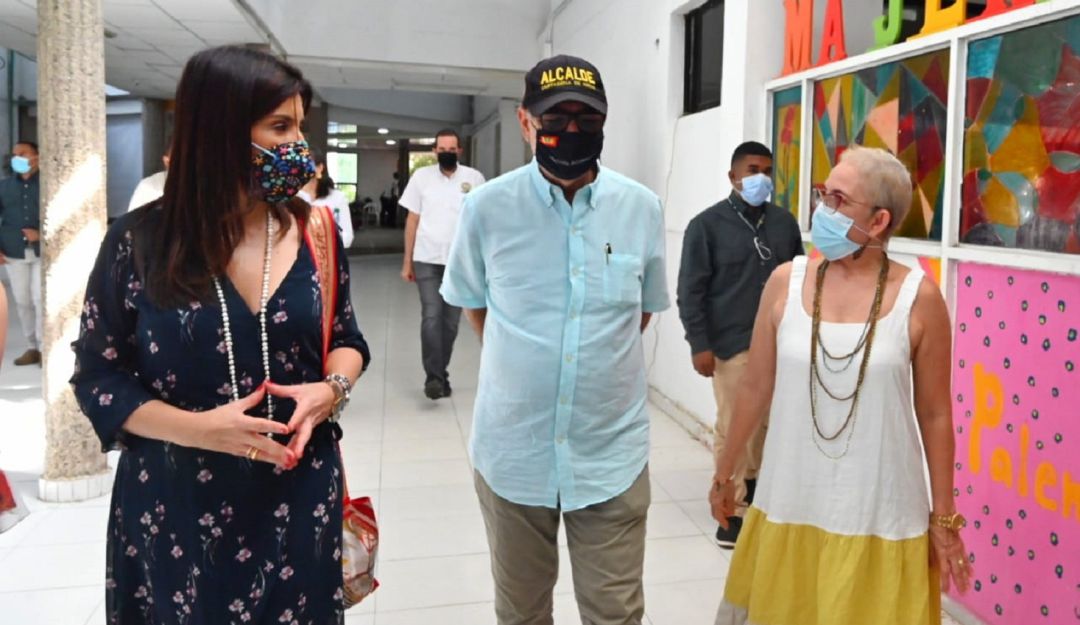 El alcalde William Dau hizo un recorrido por las I.E. Mercedes Ábrego y Ciudad de Tunja, en compañía de la ministra de Educación El alcalde William Dau hizo un recorrido por las I.E. Mercedes Ábrego y Ciudad de Tunja, en compañía de la ministra de Educación