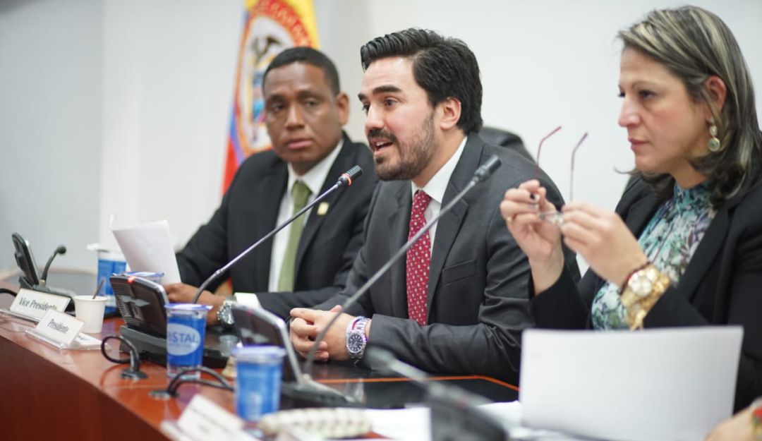 Gabriel Santos, del Centro Democrático, se sumó a los congresistas de oposición e independientes, que piden la renuncia de la Ministra TIC Gabriel Santos, del Centro Democrático, se sumó a los congresistas de oposición e independientes, que piden la renuncia de la Ministra TIC
