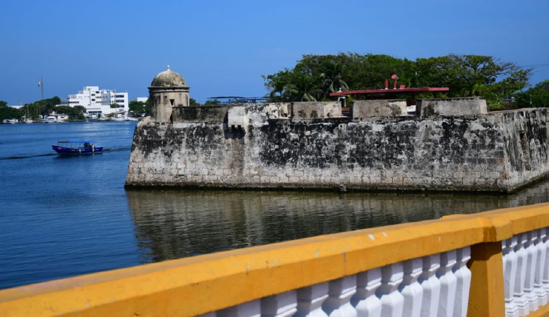 La Escuela Taller Cartagena de Indias encontró que estaban desmontando una estructura metálica contemporánea instalada en el 2005 La Escuela Taller Cartagena de Indias encontró que estaban desmontando una estructura metálica contemporánea instalada en el 2005