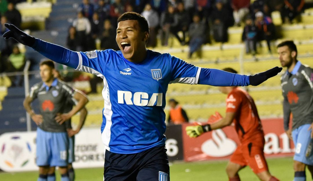 Roger Martínez celebrando su gol con Racing ante Bolívar en 2016 Roger Martínez celebrando su gol con Racing ante Bolívar en 2016
