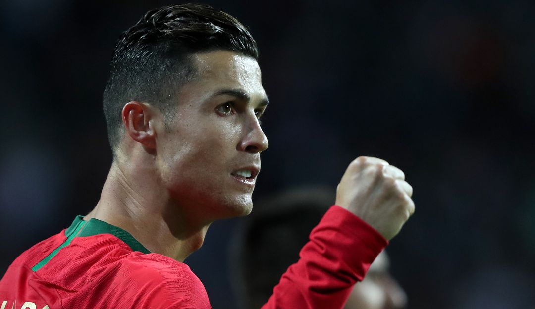 Cristiano Ronaldo volvió a vestirse la camiseta del Manchester United luego de 12 temporadas. Cristiano Ronaldo volvió a vestirse la camiseta del Manchester United luego de 12 temporadas.