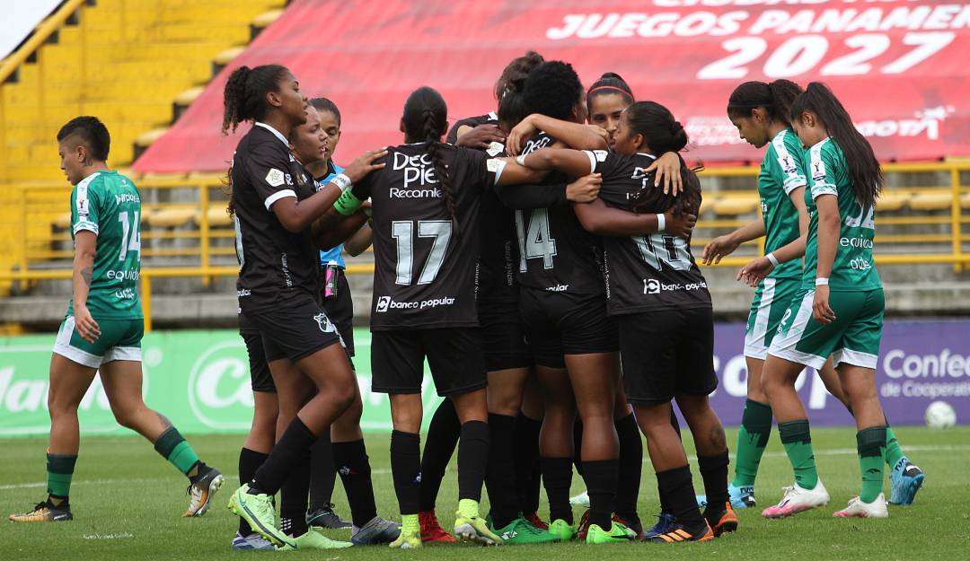 Las jugadoras del Deportivo Cali festejan una de sus dos anotaciones en el estadio de Techo. Las jugadoras del Deportivo Cali festejan una de sus dos anotaciones en el estadio de Techo.