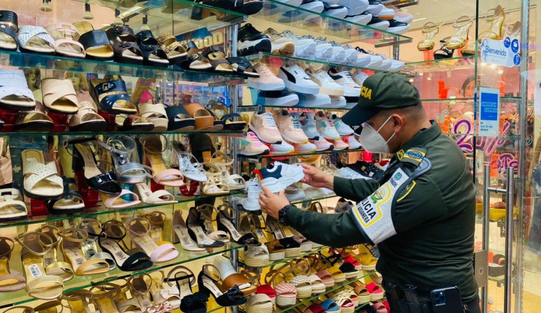 Inspección por parte de la Policía. Cortesía: Polfa Inspección por parte de la Policía. Cortesía: Polfa