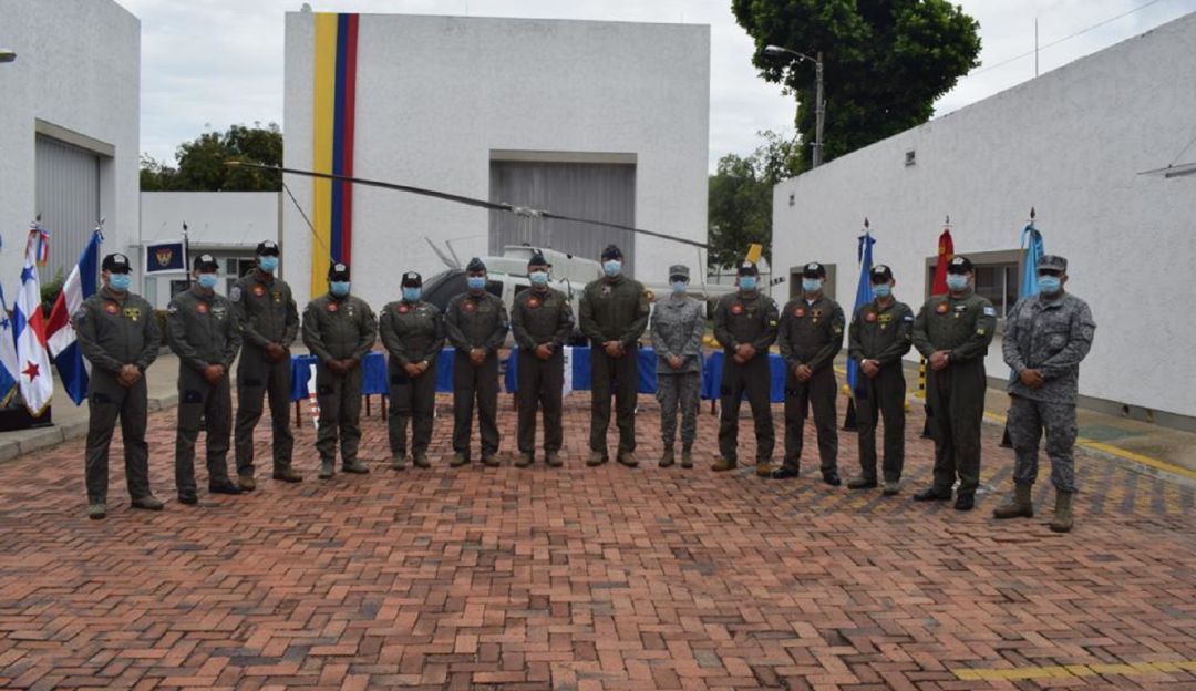 Suboficiales recibiendo formación en la base aérea de Melgar, Tolima Suboficiales recibiendo formación en la base aérea de Melgar, Tolima